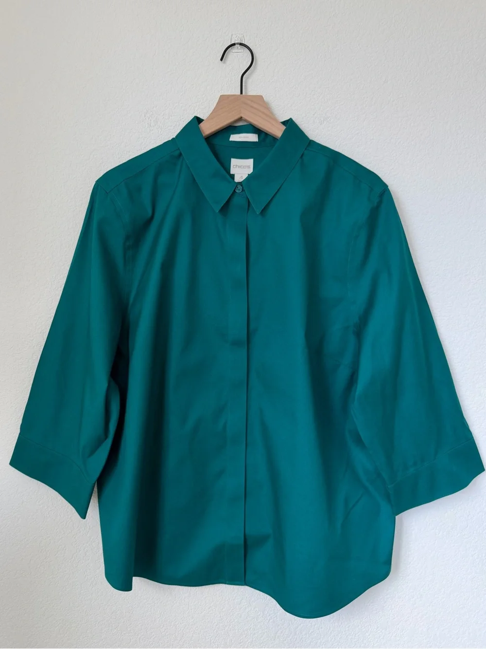 Chicos Emerald Green Button Up Shirt Button Back Women’s Size 4 New